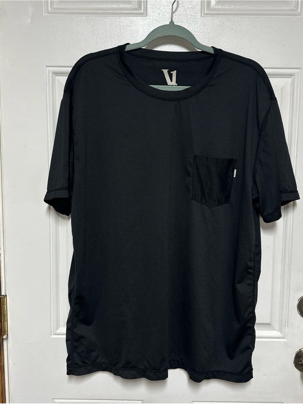 Vuori Tradewind Performance Tee Mens XL Black Pocket T-Shirt Activewear, FLAWS!!